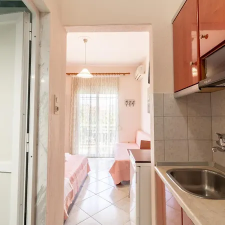 Apartmán Iliadis House Sarti Pokoj fotografie