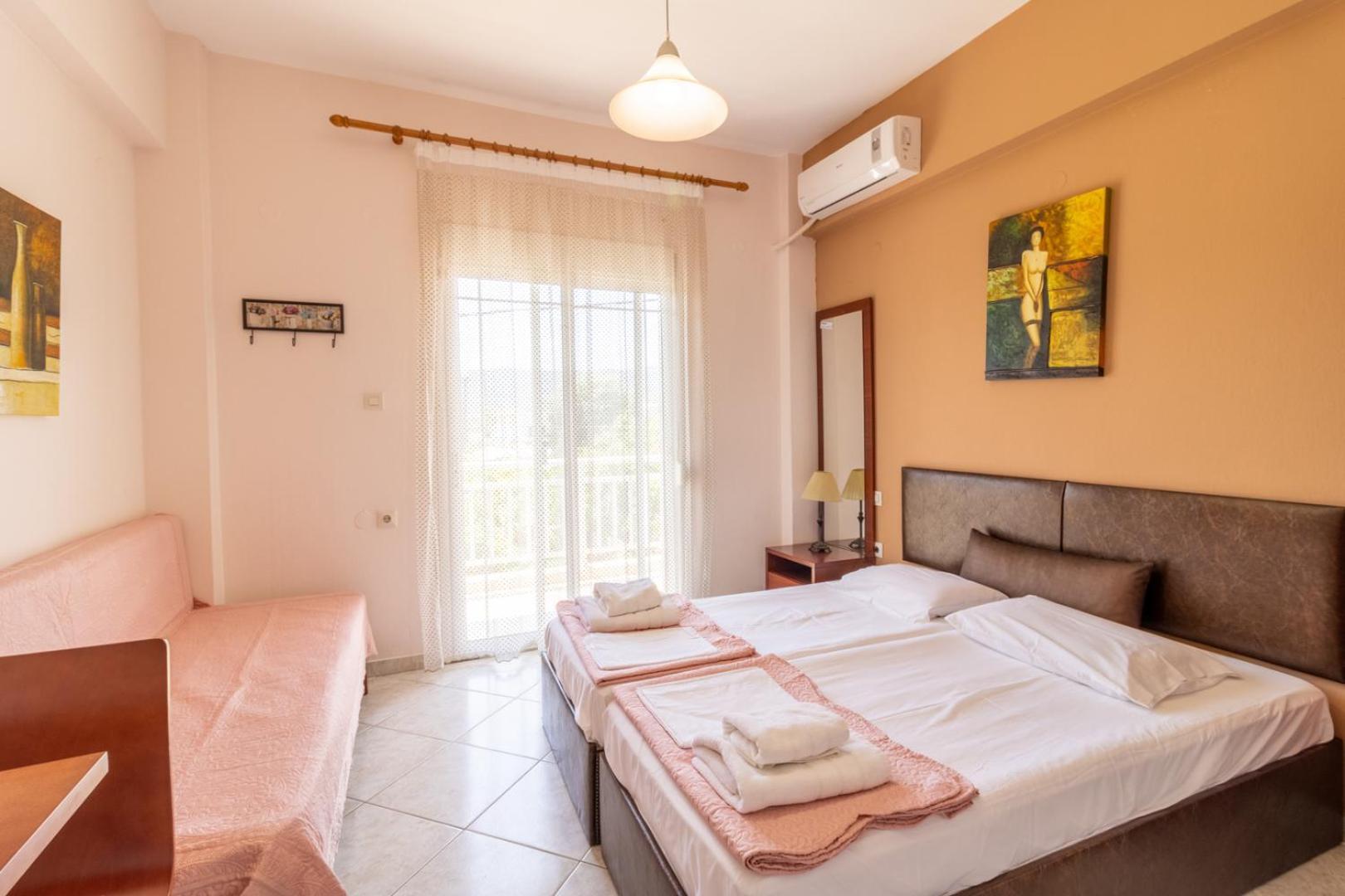 Iliadis House Apartmán *